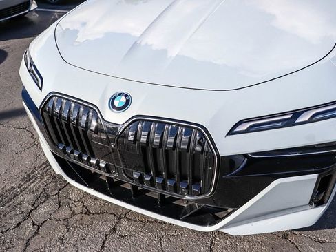 Used 2025 BMW i7 eDrive50 w/ M Sport Package image 8