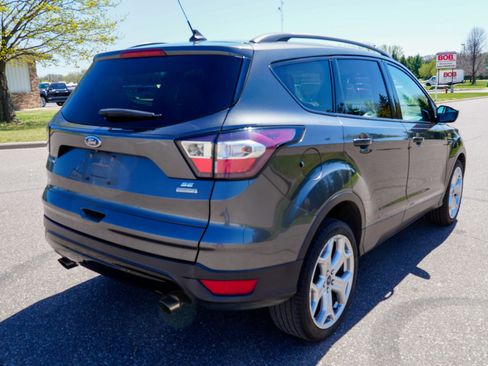 Used 2018 Ford Escape SE w/ SE Sport Appearance Package FWD image 3
