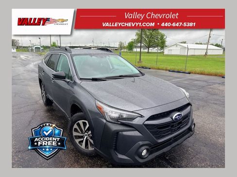 Used 2024 Subaru Outback Premium AWD/4WD image 1