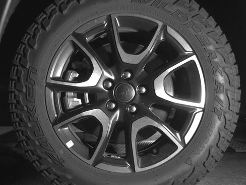 Used 2025 Jeep Compass Trailhawk AWD/4WD image 12