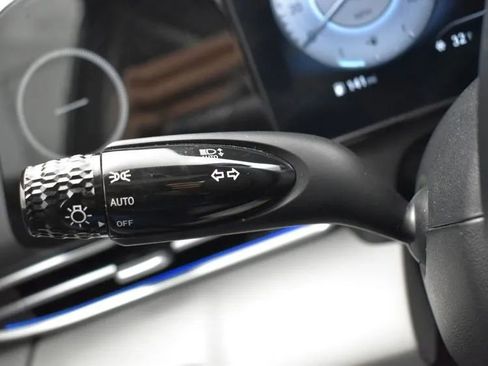 Used 2025 Hyundai Elantra Limited image 25