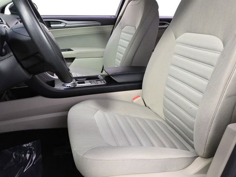 Used 2017 Ford Fusion SE image 13