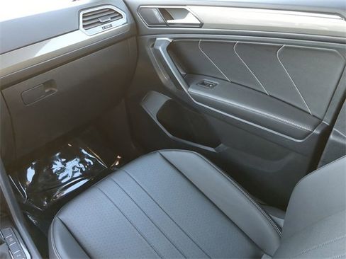 Certified 2024 Volkswagen Tiguan SE R-Line image 16