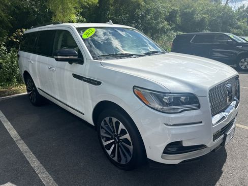 Used 2022 Lincoln Navigator Reserve AWD/4WD image 2