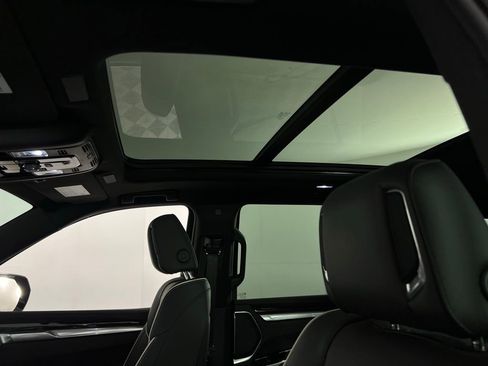 Used 2025 Cadillac Escalade Premium Luxury image 25