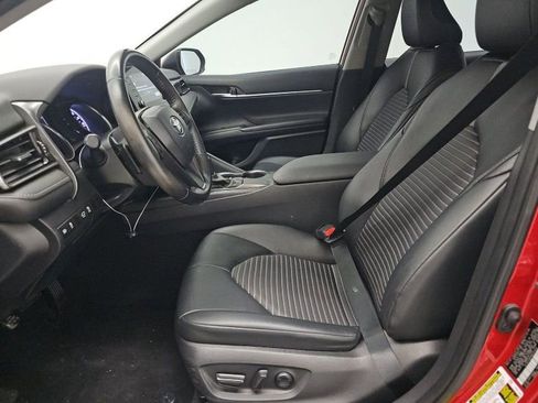 Used 2021 Toyota Camry SE FWD image 3