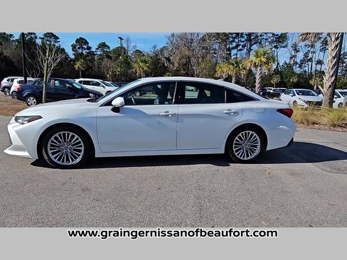 Used 2020 Toyota Avalon Limited image 25