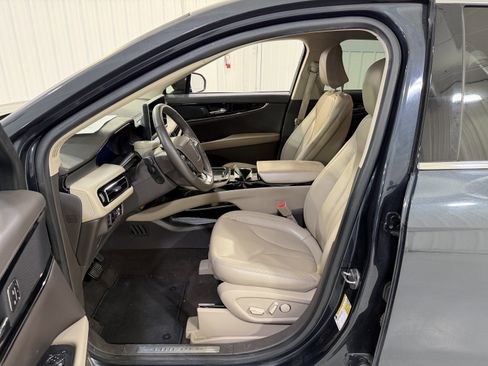 Used 2022 Lincoln Nautilus FWD w/ Premium Package image 10