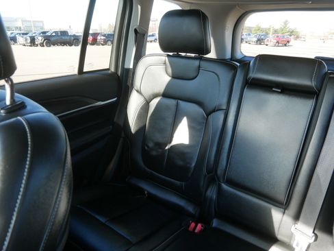 Used 2023 Jeep Grand Cherokee Limited w/ Black Appearance Package image 12