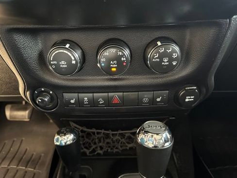 Used 2017 Jeep Wrangler Unlimited Sahara AWD/4WD image 19