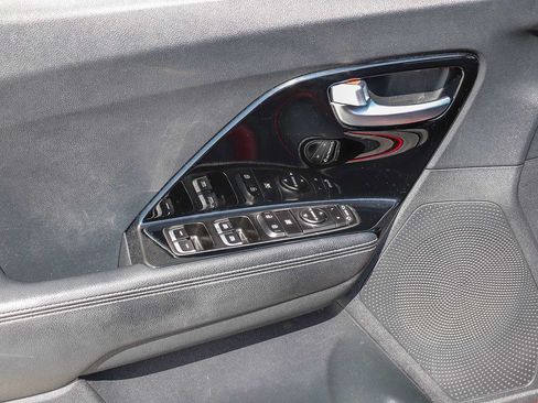 Used 2020 Kia Niro EX FWD image 21