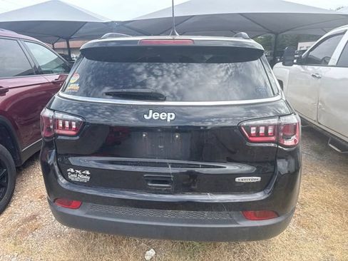 Used 2022 Jeep Compass Latitude w/ Convenience Group AWD/4WD image 5