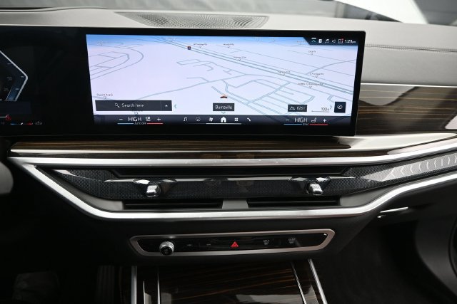 Used 2025 BMW X7 xDrive40i w/ Executive Package AWD/4WD image 8