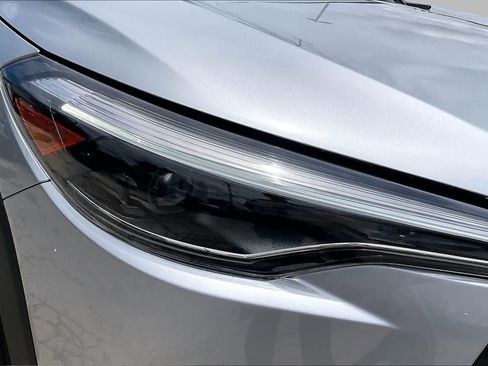 Used 2025 Toyota Corolla Cross XLE FWD image 27