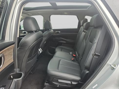 Certified 2022 Kia Sorento S w/ Panoramic Sunroof Package AWD/4WD image 16