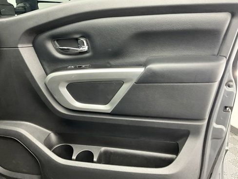 Used 2016 Nissan Titan SV image 15