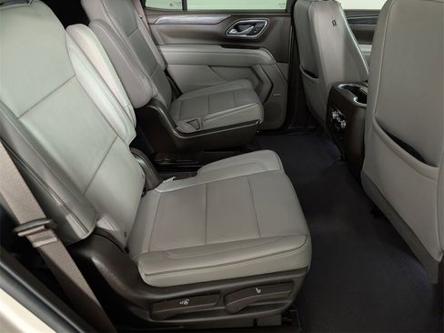 Used 2023 GMC Yukon SLT image 30