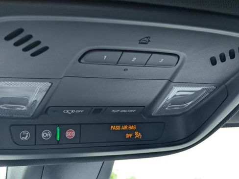 Used 2023 Chevrolet Traverse RS FWD image 28