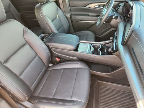 Used 2024 Chevrolet Traverse LT w/ Midnight/Sport Edition image 14