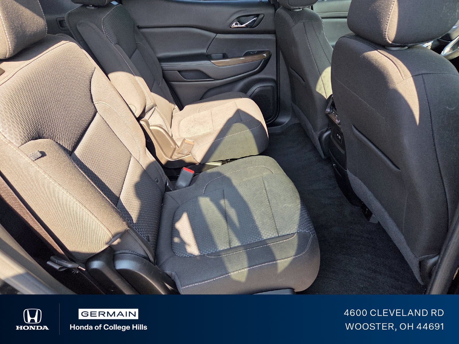 Used 2023 GMC Acadia SLE FWD image 25