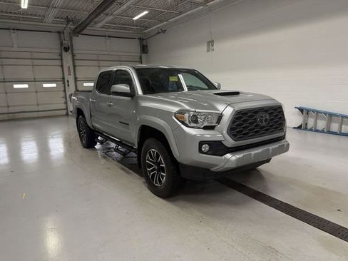 Used 2022 Toyota Tacoma TRD Sport w/ Technology Package AWD/4WD image 13