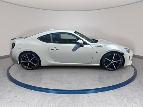 Used 2020 Toyota 86 RWD image 4