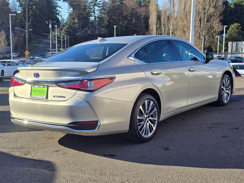 Used 2020 Lexus ES 300h w/ Premium Package image 7