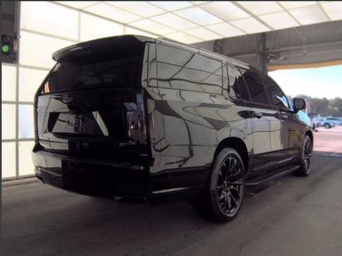 Used 2021 Cadillac Escalade ESV Sport w/ Driver Assist Tech Package AWD/4WD image 4