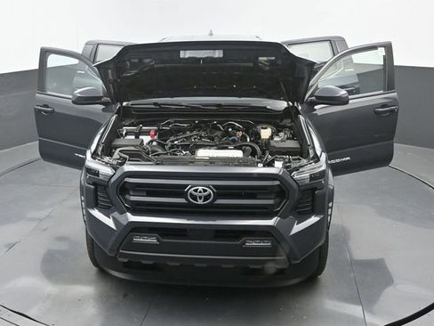 Used 2025 Toyota Tacoma SR5 image 32