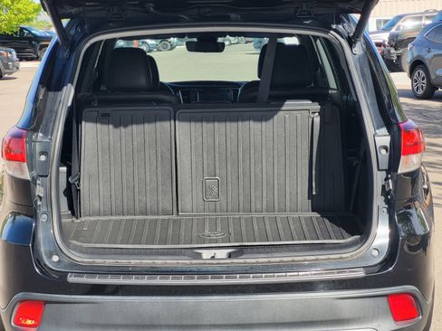 Used 2019 Toyota Highlander SE image 31
