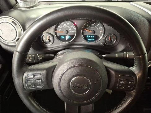 Used 2018 Jeep Wrangler Sahara w/ Connectivity Group image 17