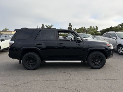 Certified 2024 Toyota 4Runner TRD Off-Road Premium w/ Moonroof Package AWD/4WD image 2