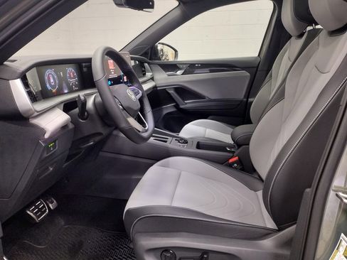 New 2025 Volkswagen Tiguan SE R-Line image 22