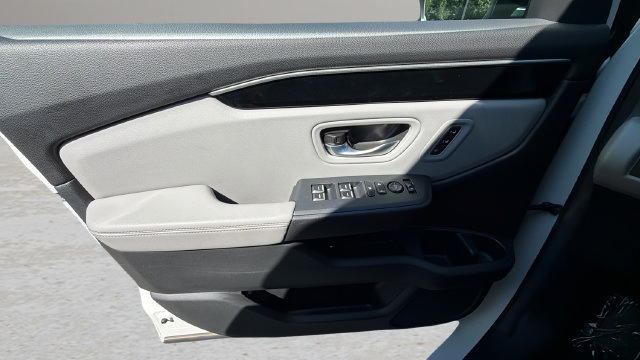 Used 2025 Honda Pilot EX-L image 17