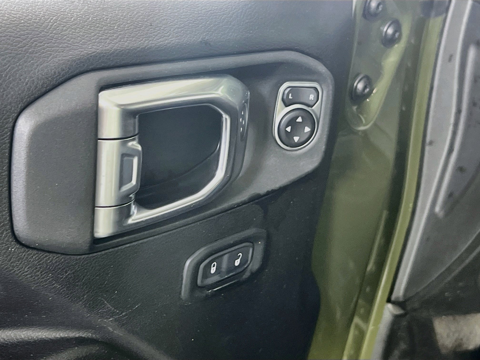 Used 2023 Jeep Gladiator Sport AWD/4WD image 17