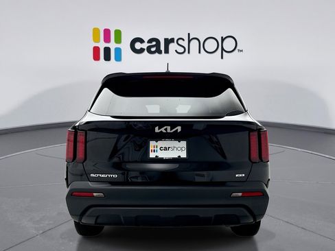 Used 2023 Kia Sorento LX AWD/4WD image 4