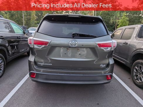 Used 2016 Toyota Highlander XLE FWD image 6