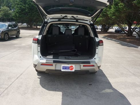 Used 2024 Nissan Pathfinder SL w/ SL Premium Package FWD image 18