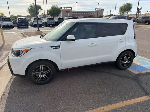 Used 2015 Kia Soul FWD image 3