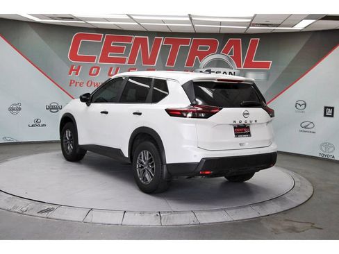 Certified 2025 Nissan Rogue S FWD image 4