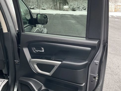 Used 2017 Nissan Titan SV image 38