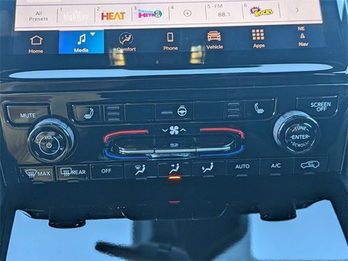 New 2025 Jeep Grand Cherokee Limited w/ Black Appearance Package image 22