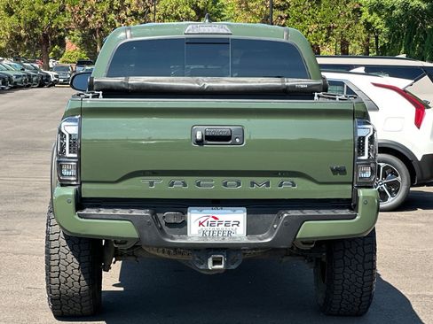 Used 2021 Toyota Tacoma TRD Off-Road w/ Technology Package AWD/4WD image 5