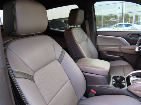 Used 2023 Chevrolet Colorado ZR2 w/ ZR2 Convenience Package III image 39