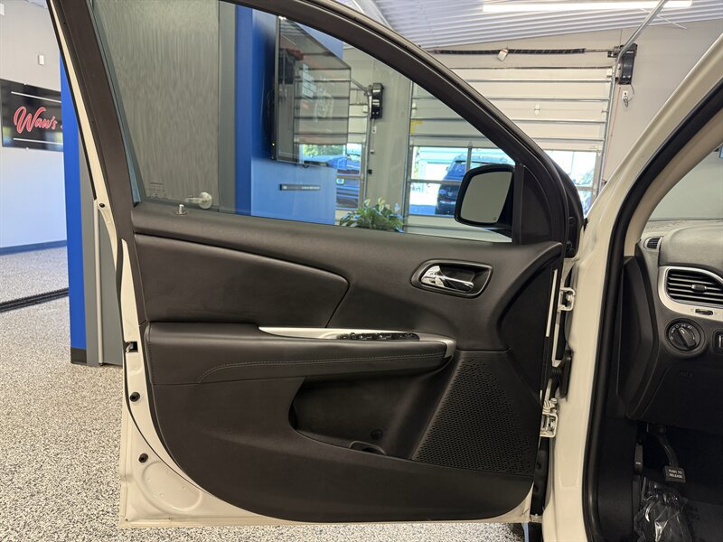 Used 2018 Dodge Journey SE FWD image 31