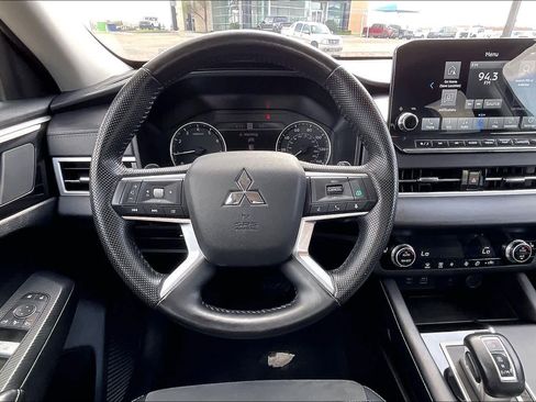 Used 2024 Mitsubishi Outlander SE image 6