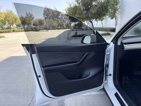 Used 2021 Tesla Model Y Long Range AWD/4WD image 18