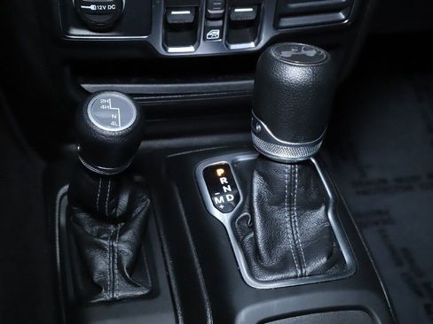 Used 2025 Jeep Wrangler Unlimited Sahara AWD/4WD image 27