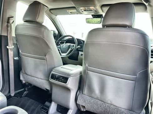 Used 2017 Toyota Highlander XLE image 13