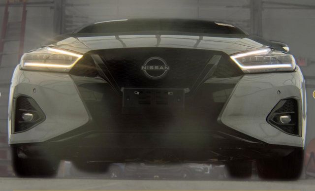 Used 2023 Nissan Maxima SR w/ Sport Mat Group FWD image 3